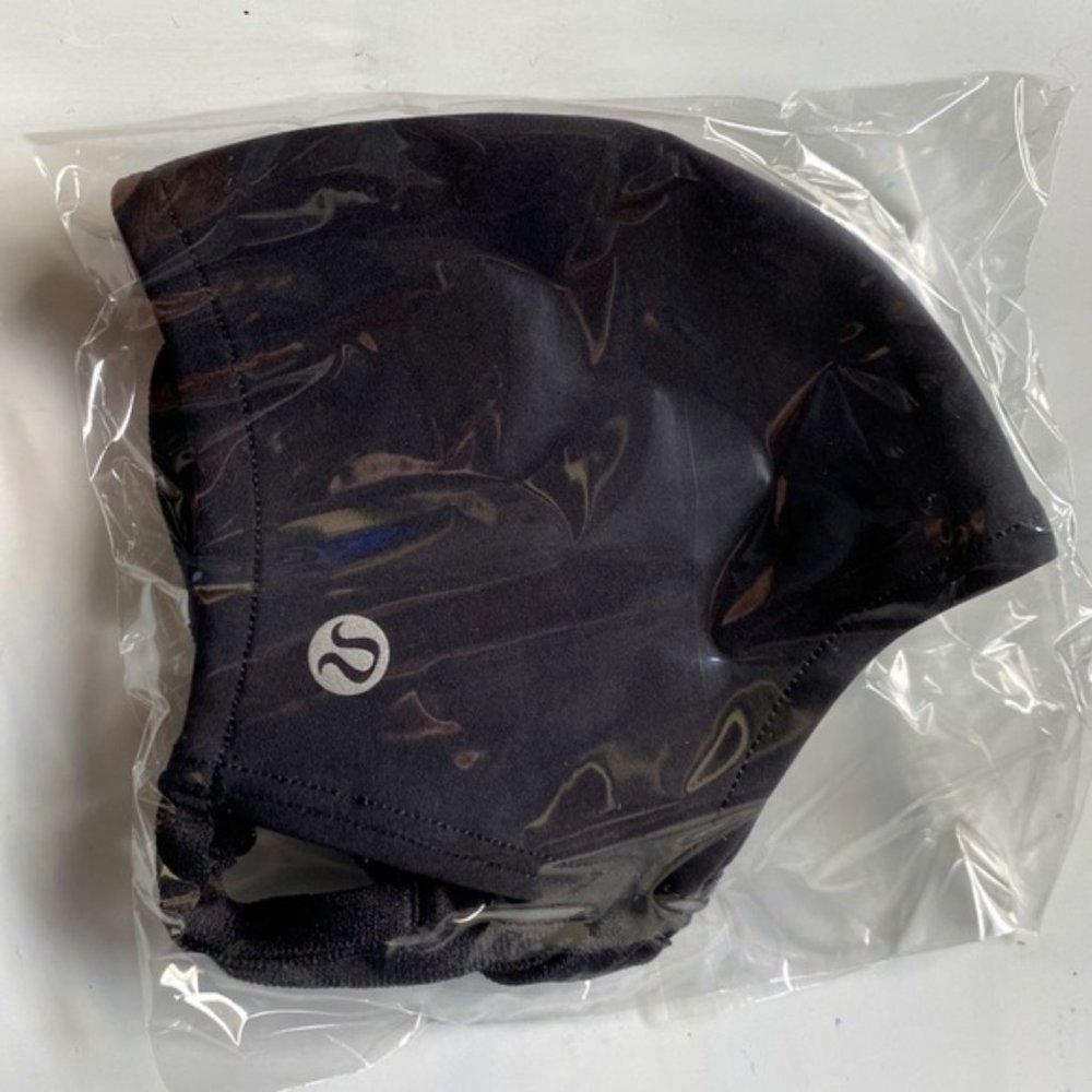 Sealed Lululemon black Double-Strap face mask. NWT